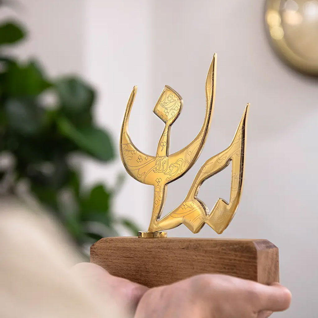 تندیس فلزی پایه چوبی ایران کد TF-100 - تصویر 1